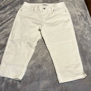 D. Jeans crop pants.